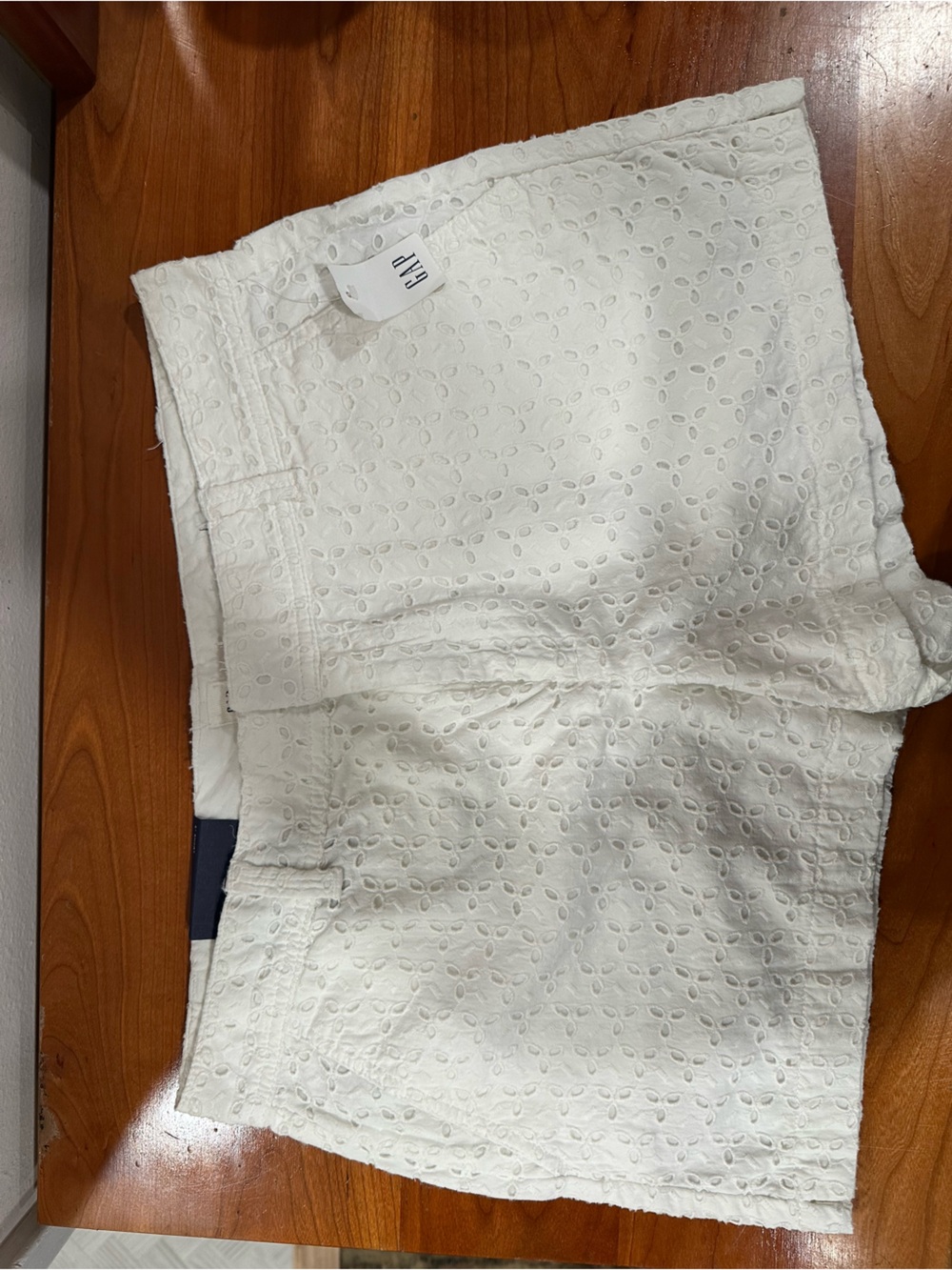 GAP White Eyelet Cotton 3” Shorts NWT. Size 10